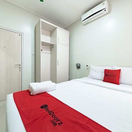 Hotel RedDoorz near Pasar Baru Bandung Exterior foto