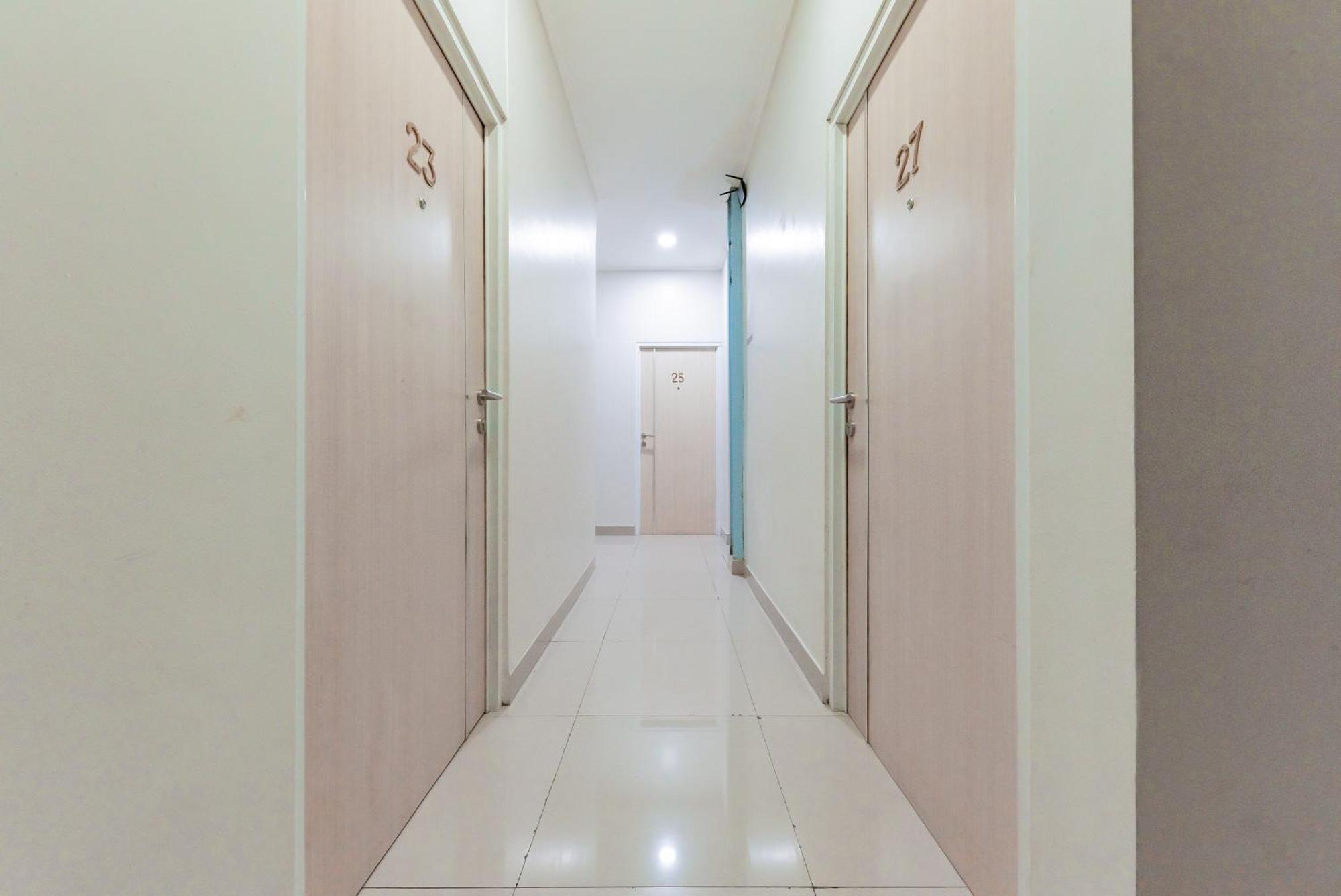 Hotel RedDoorz near Pasar Baru Bandung Exterior foto