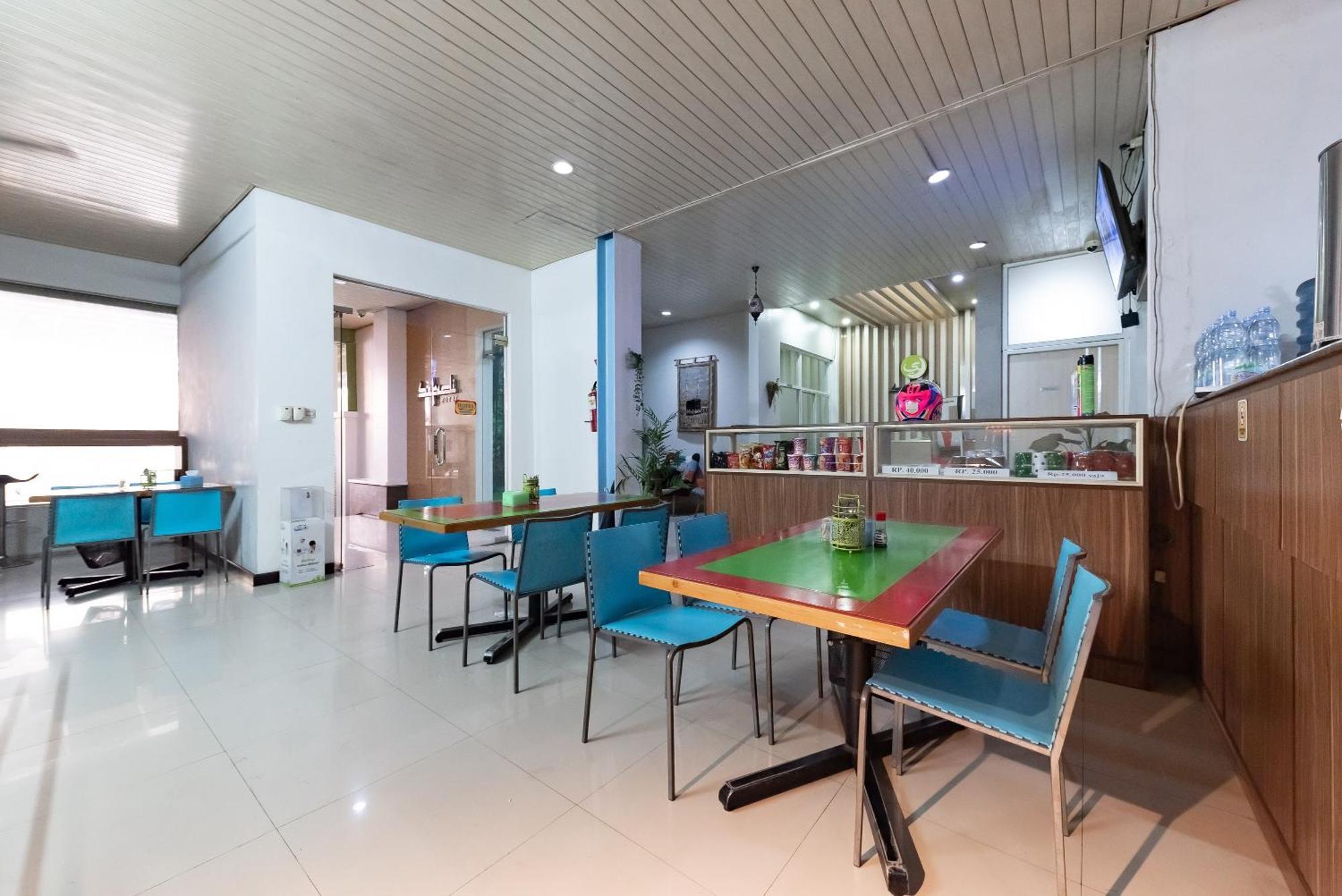 Hotel RedDoorz near Pasar Baru Bandung Exterior foto